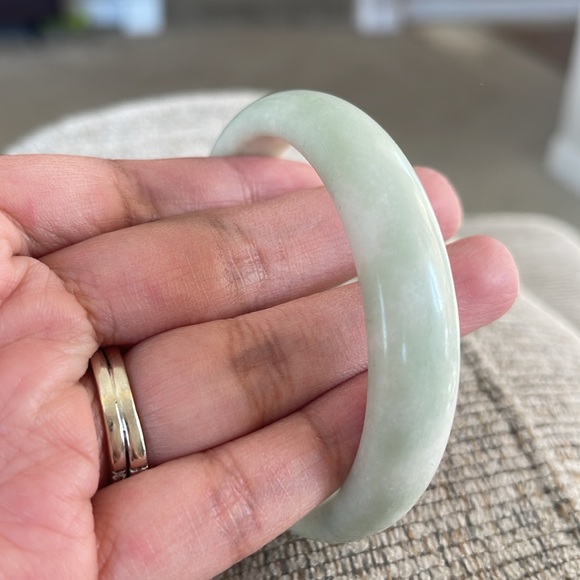 100% Authentic Jade Bangle - Picture 2 of 4